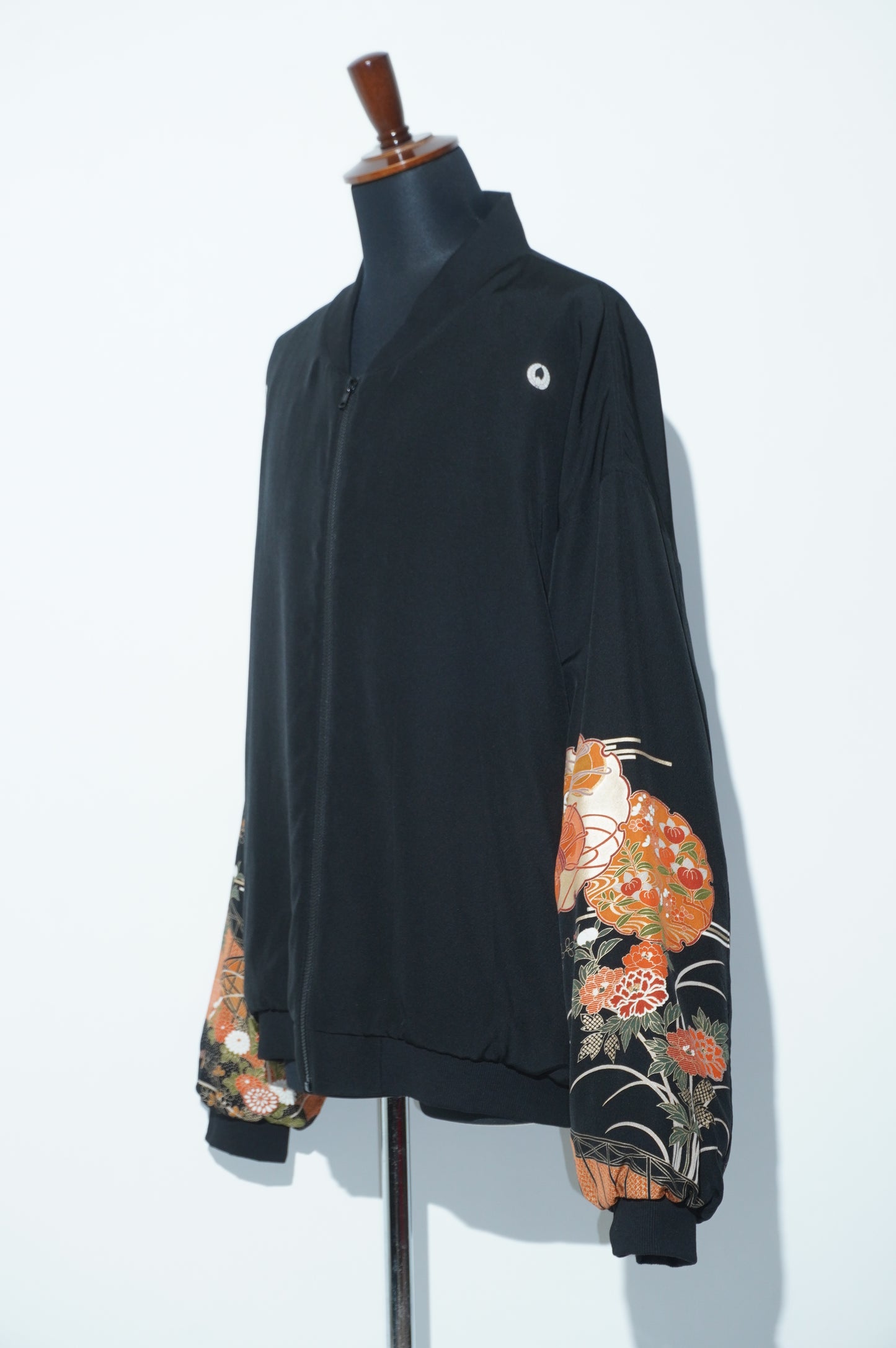 Kurutome Bomber Jacket Royal Cart & Seasonal Flowers | XULY BET