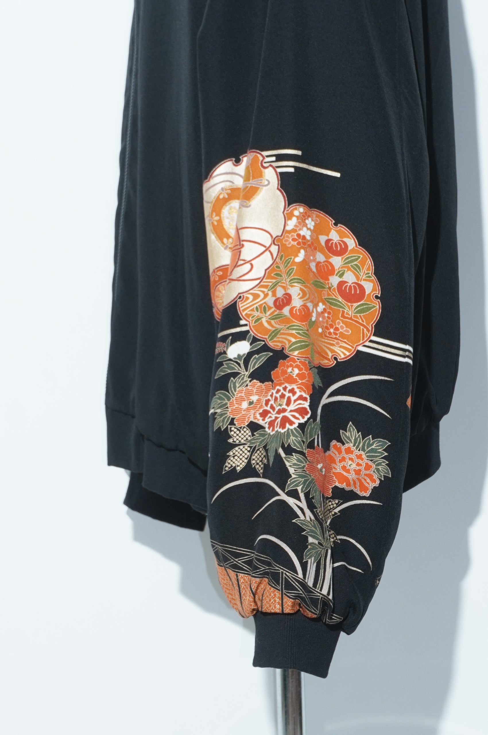 Kurutome Bomber Jacket Royal Cart & Seasonal Flowers | XULY BET